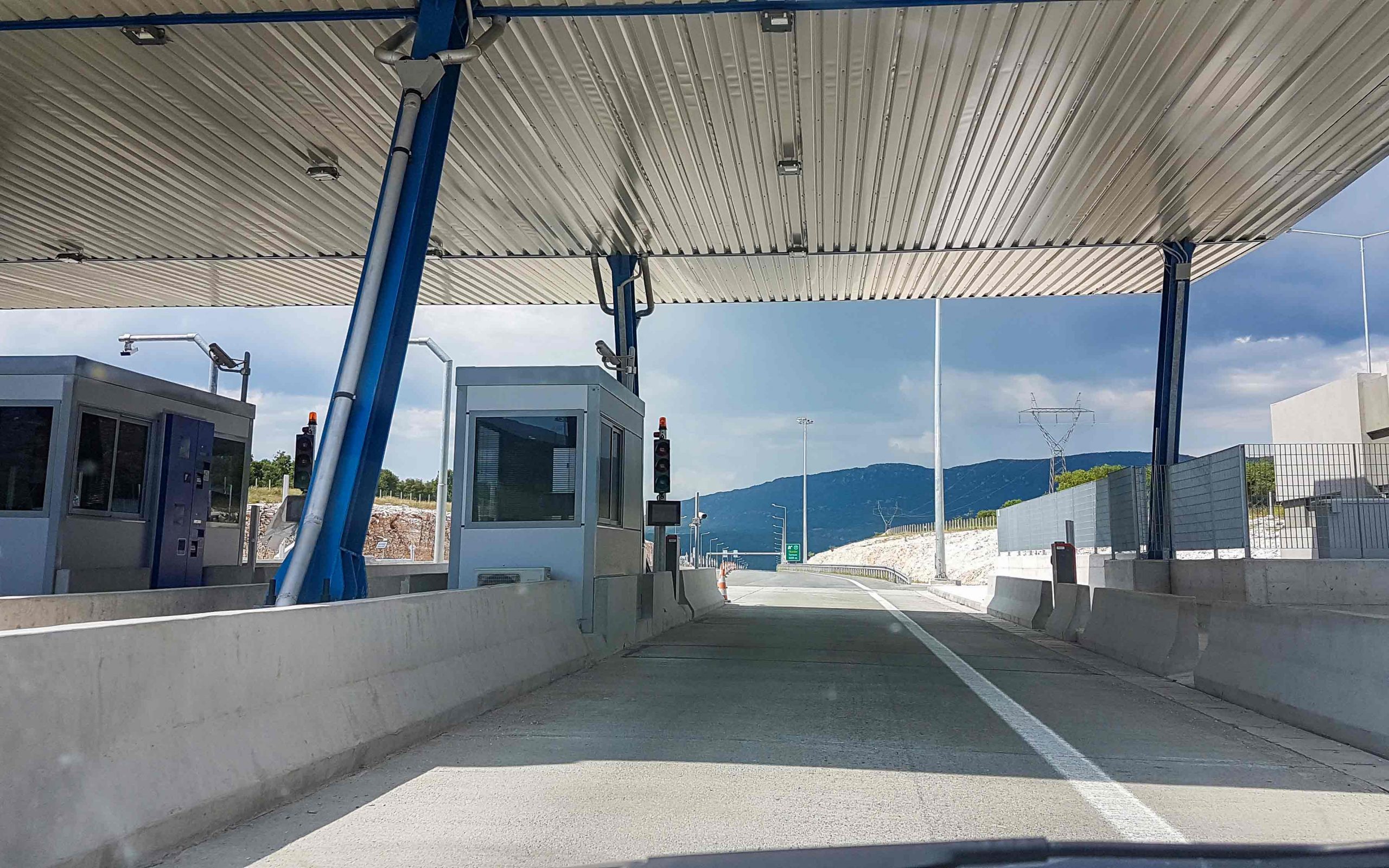 μακρύς-ο-δρόμος-γεμάτος-διόδια-2224973