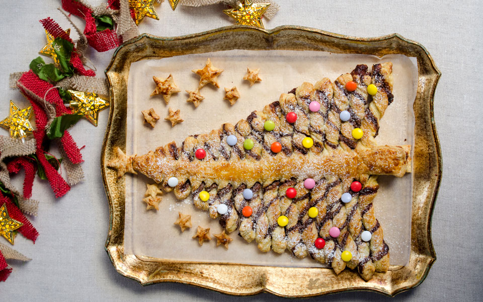 χριστουγεννιάτικo-δέντρο-από-σφολιάτ-2222768