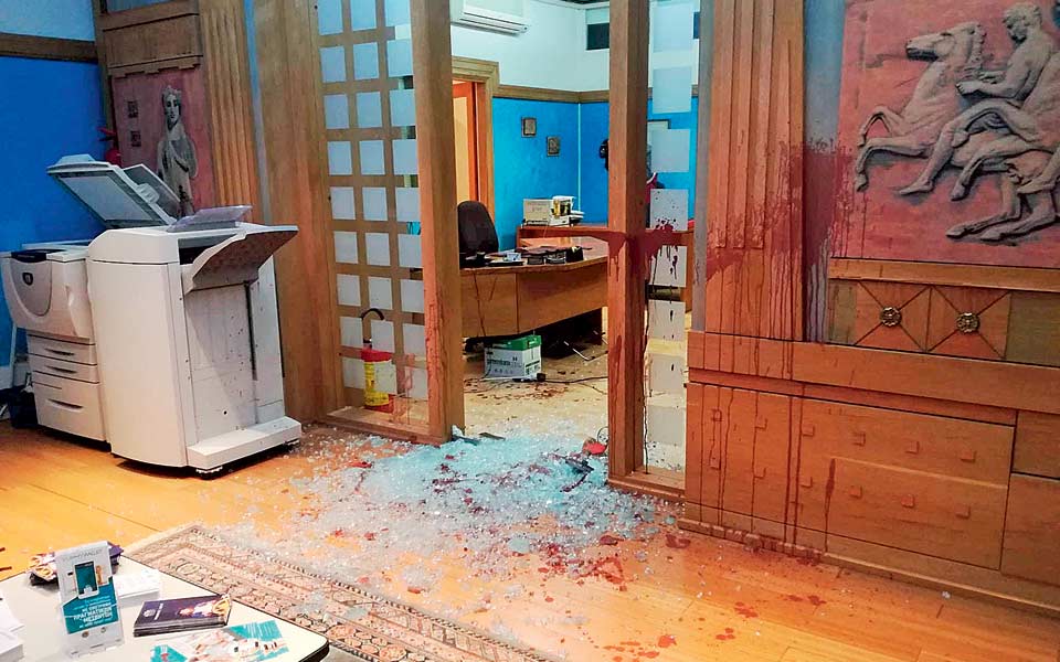 αχαλίνωτοι-κουκουλοφόροι-2224546