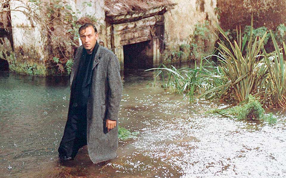 το-ανοίκειο-που-κρύβουμε-μέσα-μας-2223270