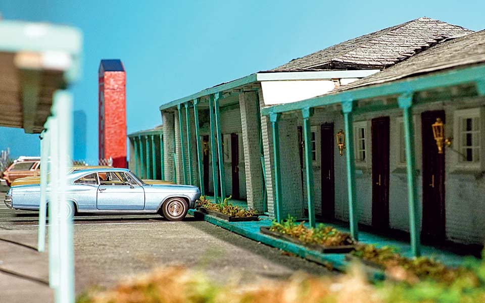 ο-τριπλός-μονόλογος-ενός-ηδονοβλεψία-2223286