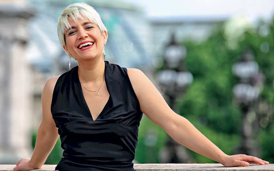 ενα-εικοσιτετράωρο-με-τη-συνθέτρια-κα-2223299