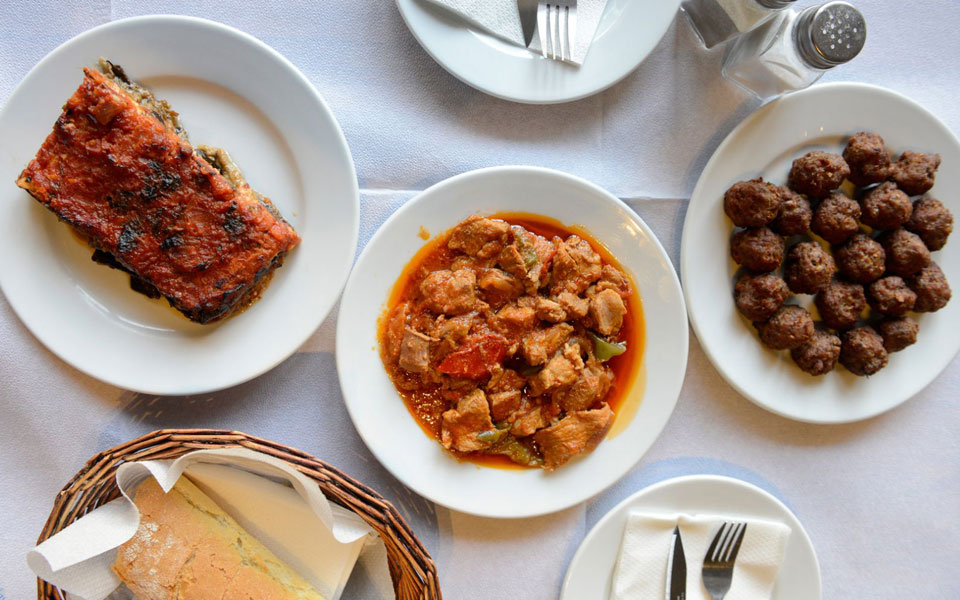 καφενείο-κλασικά-και-τίμια-2222597