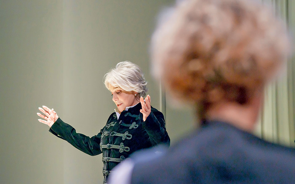 τελευταίες-παραστάσεις-για-τις-τρει-2224338