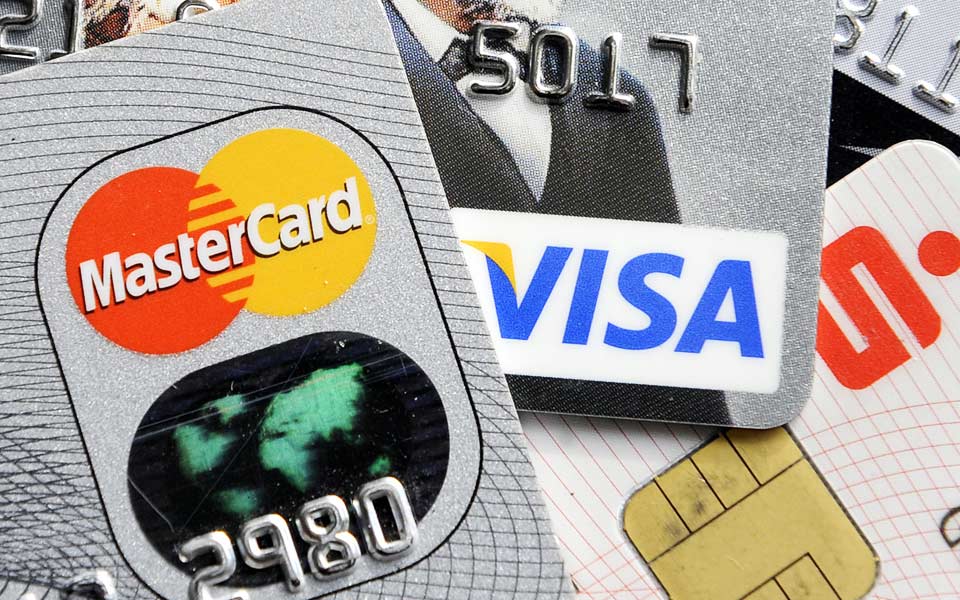 από-τη-μία-πιστωτική-στην-άλλη-μεταφέρ-2226809