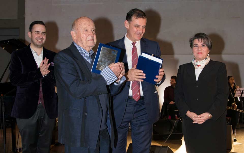 το-εκπα-τιμά-τον-δάσκαλο-μίμη-πλέσσα-2227093