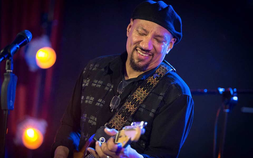 η-παράδοση-των-μπλουζ-συναντά-τον-σύγχ-2228116