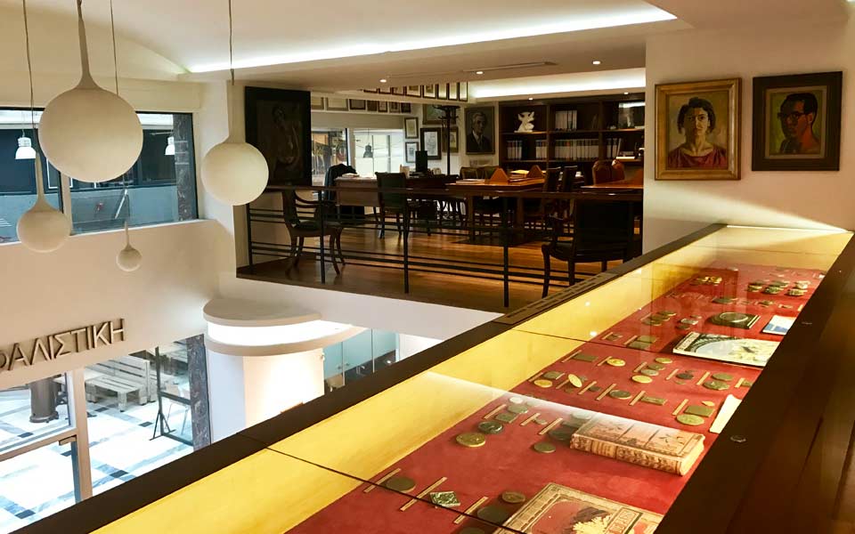 ο-θησαυρός-της-στοάς-κοραή-2228130