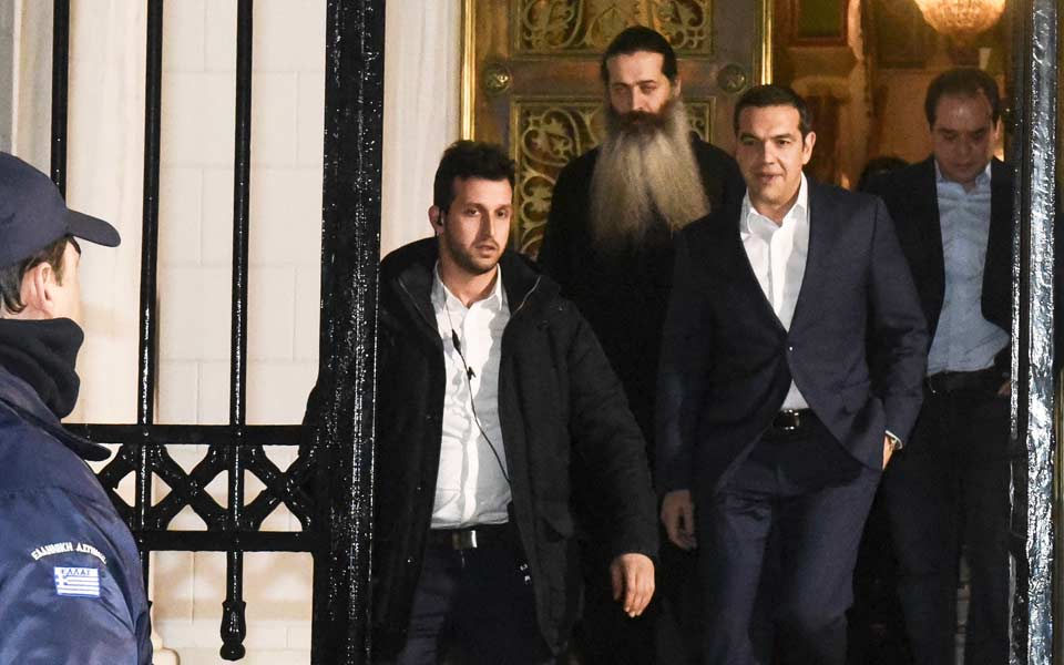 ενημέρωση-από-αλ-τσίπρα-σε-ιερώνυμο-2228475