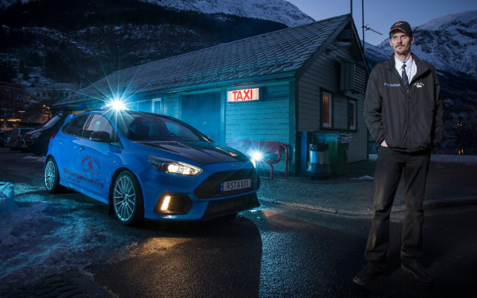 οδηγός-ταξί-με-ford-focus-rs-2230190