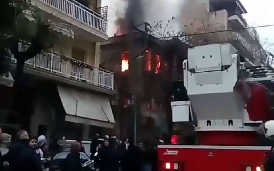 στις-φλόγες-διατηρητέο-κτίριο-στο-κέν-2228921