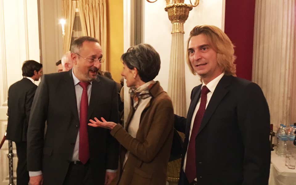 πολυπληθές-ποδαρικό-στη-δεξίωση-της-γ-2229837