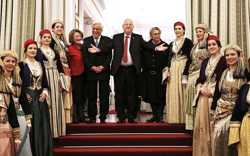 λαμπρή-δεξίωση-με-εμφανίσεις-total-black-κοσέρ-2230657