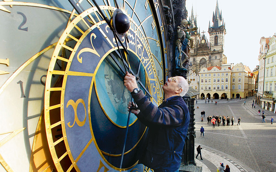 το-αστρονομικό-ρολόι-σίγησε-2227332