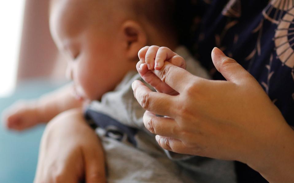 τα-παιδιά-που-γεννιούνται-με-καισαρικ-2229321