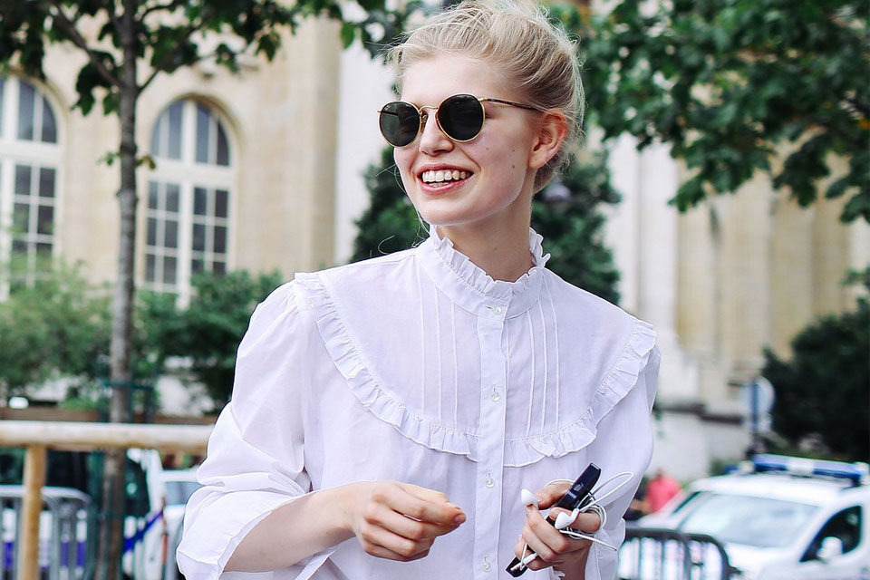 5-υπέροχες-λευκές-μπλούζες-για-αυστηρο-2229009