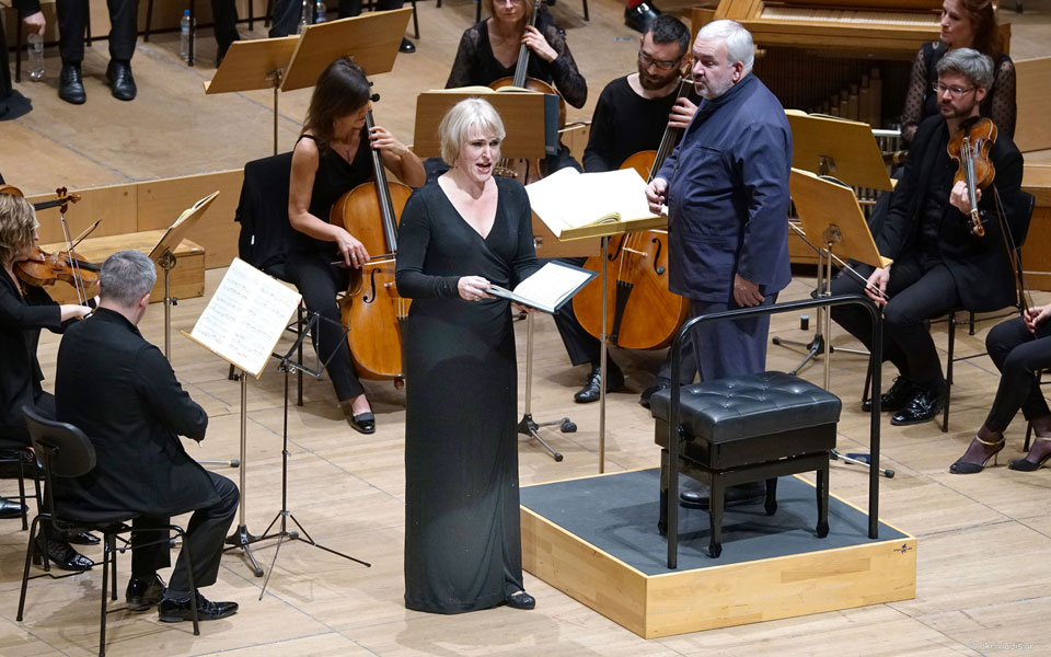 ενας-μπαχ-ευφρόσυνος-θεατρικός-γεμάτ-2226184