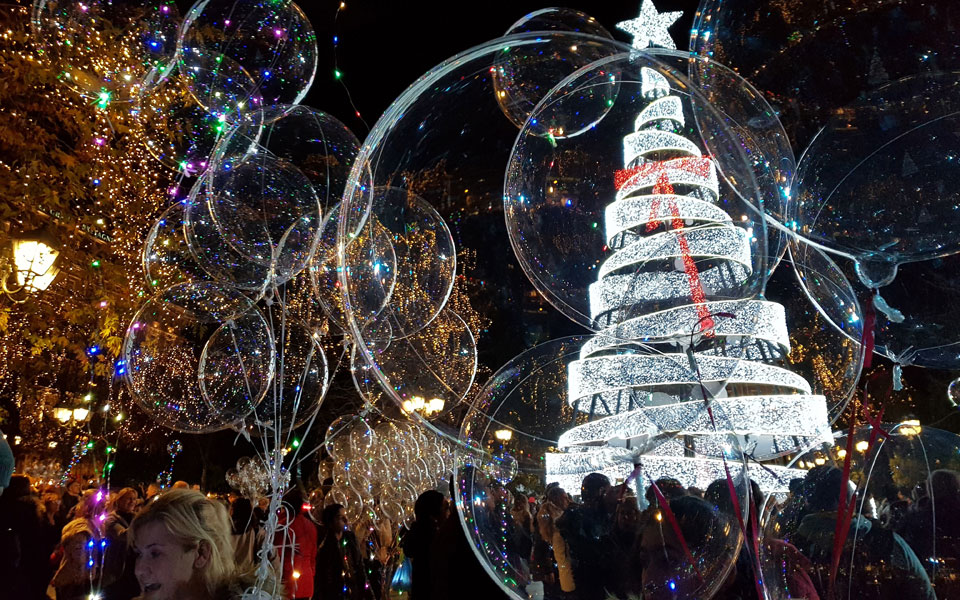 τα-μπαλόμια-φωτίζουν-ακόμη-και-όταν-2226401