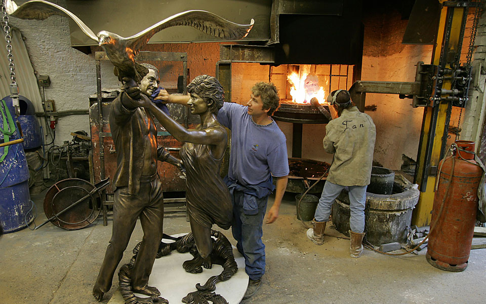 το-harrods-ξηλώνει-το-άγαλμα-της-πριγκίπισσα-2227574