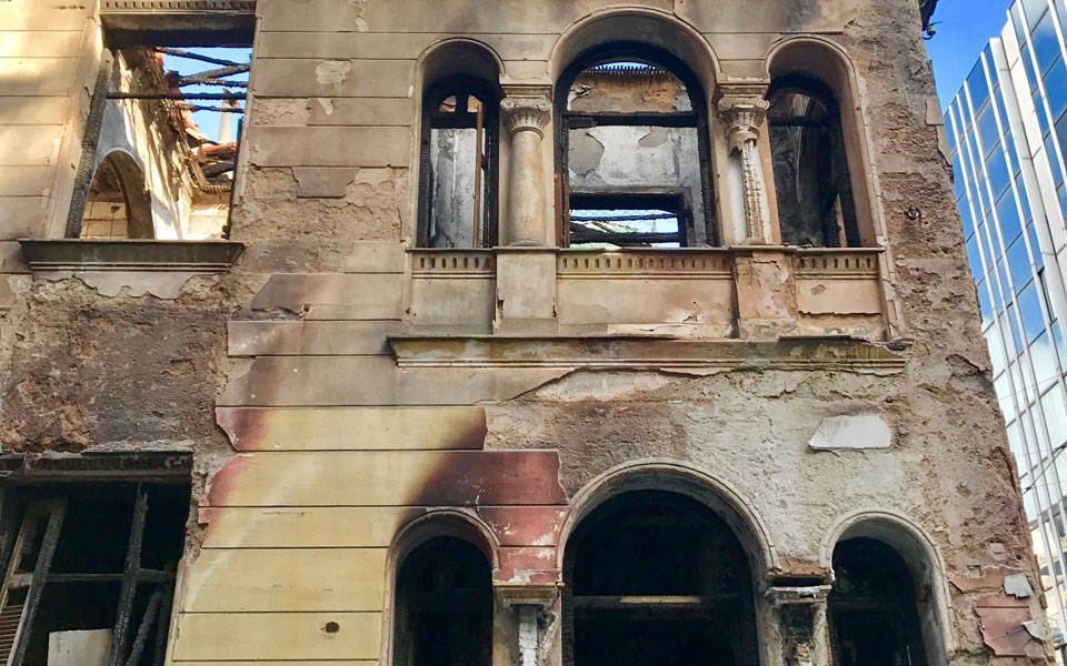 το-σπίτι-στην-οδό-φαλήρου-που-κοιτάζει-2229602