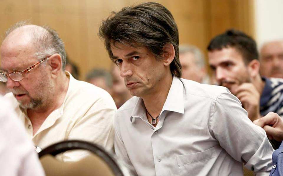 σκληρές-εκφράσεις-καρανίκα-στο-facebook-για-τ-2230763