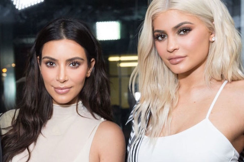 χαμός-στο-twitter-οι-fans-υποψιάζονται-ότι-η-kylie-είν-2228081