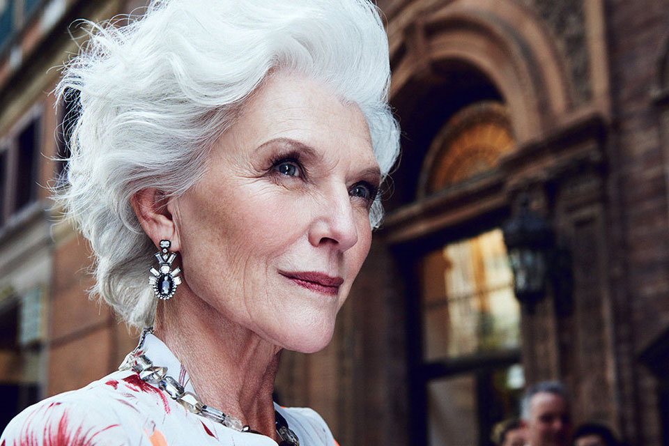 h-69χρονη-maye-musk-πάει-στη-λαϊκή-και-μοιράζεται-2227698