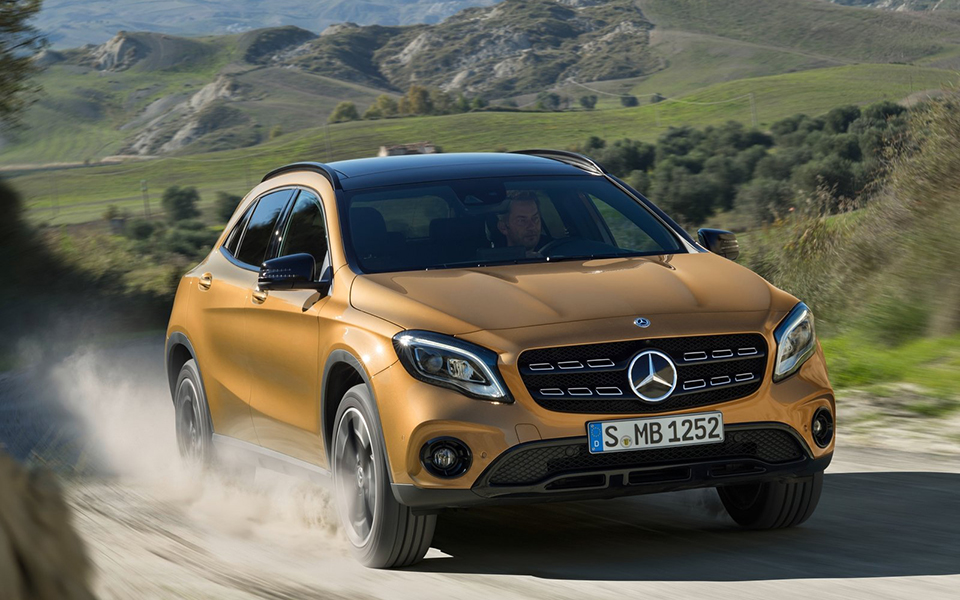 με-τη-νέα-mercedes-benz-gla-στα-τρίκαλα-και-το-περτούλ-2226225