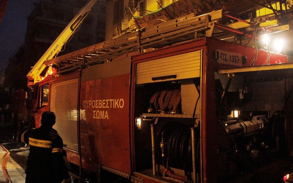 πυρκαγιά-σε-αποθήκη-στο-λιμάνι-της-θεσ-2227649