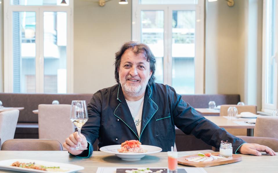 balcony-έμφαση-στις-ελληνικές-πρώτες-ύλες-2229425