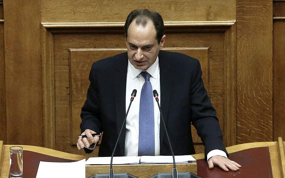 σπίρτζης-οι-μπάρες-στα-μέσα-μεταφοράς-2229311