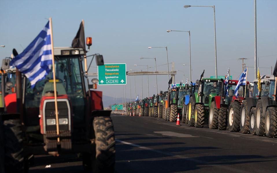 τρακτέρ-στο-κέντρο-της-θεσσαλονίκης-ε-2230425
