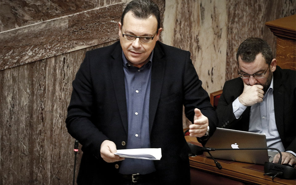 φάμελλος-κανένα-πρόβλημα-με-το-νερό-τη-2229925