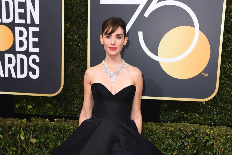 με-έλληνα-σχεδιαστή-εμφανίστηκε-χολι-2226443