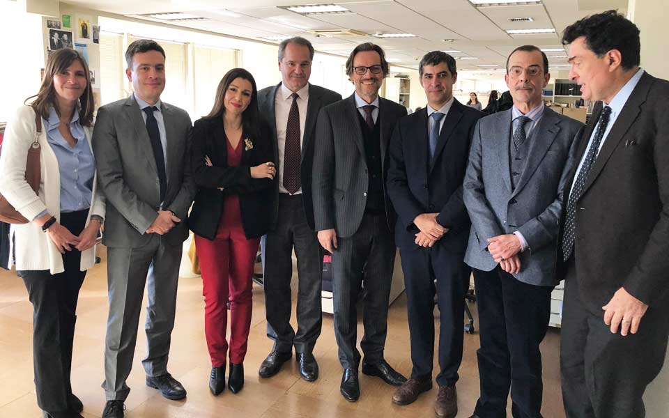 o-γενς-πλέτνερ-στα-γραφεία-της-κ-2230899