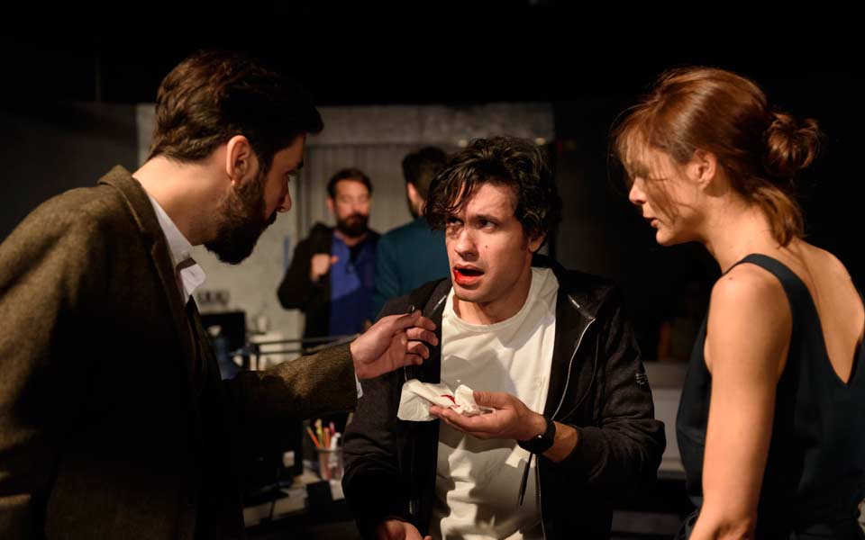 ενα-πολύ-κινηματογραφικό-θέατρο-2231142