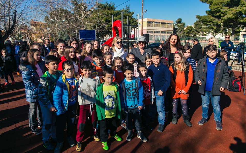 ενα-δώρο-για-τα-παιδιά-της-μάνδρας-τήρη-2231160