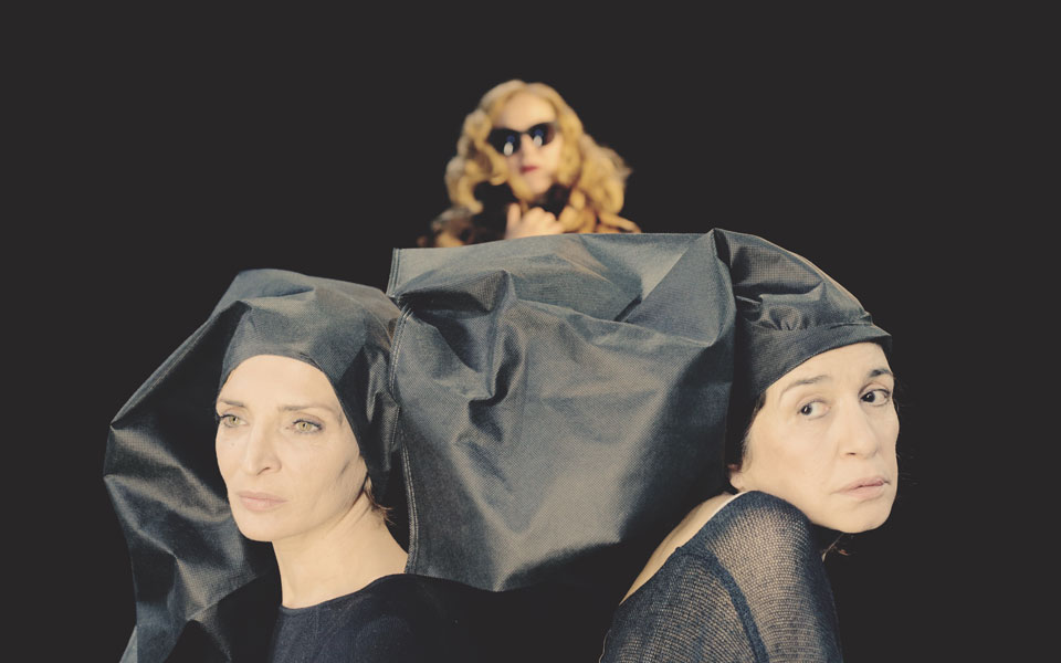 μ-κάλμπαρη-οι-δούλες-είμαστε-εμείς-2235099