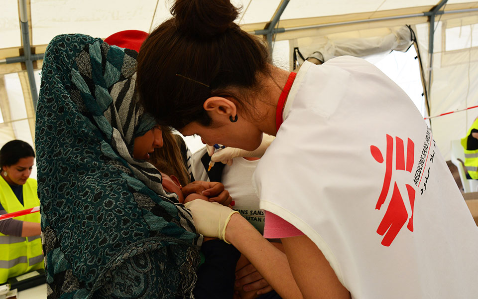 μετανάστες-και-γιατροί-χαμένοι-στη-μ-2234131