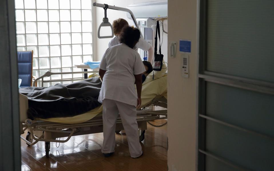 ινδός-έμεινε-με-δύο-καρδιές-έπειτα-από-2234384