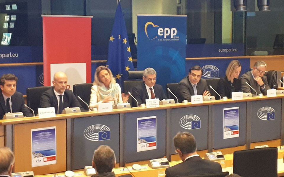 επαφές-σετε-με-ευρωπαίους-αξιωματούχ-2234847