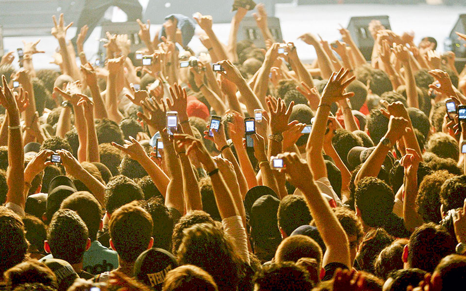 οταν-η-σκηνή-ατενίζει-οθόνες-2235315