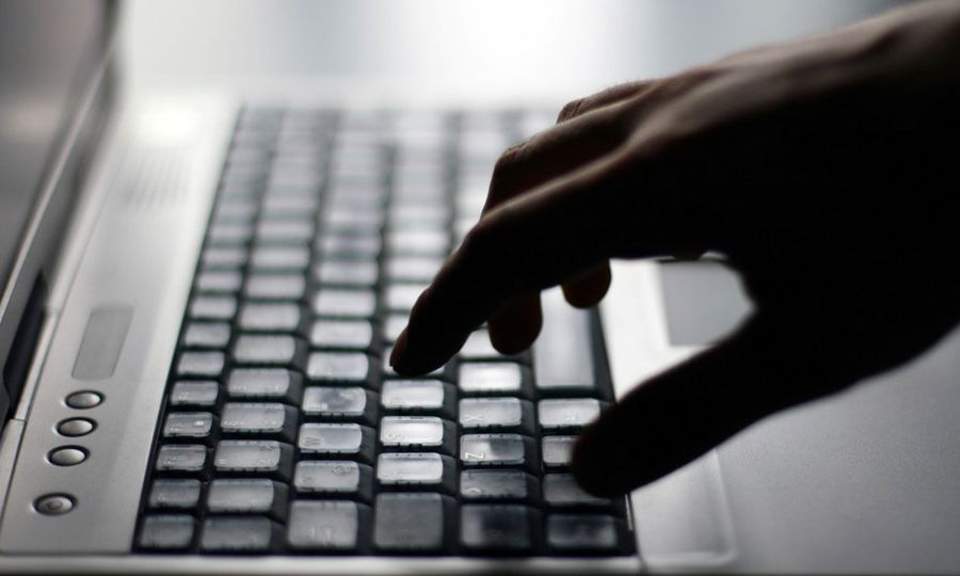 41χρονη-κενυάτισσα-ανέβαζε-πορνογραφι-2235696