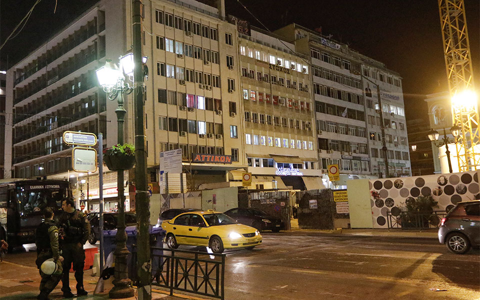 εισβολή-κουκουλοφόρων-στα-γραφεία-τη-2231272