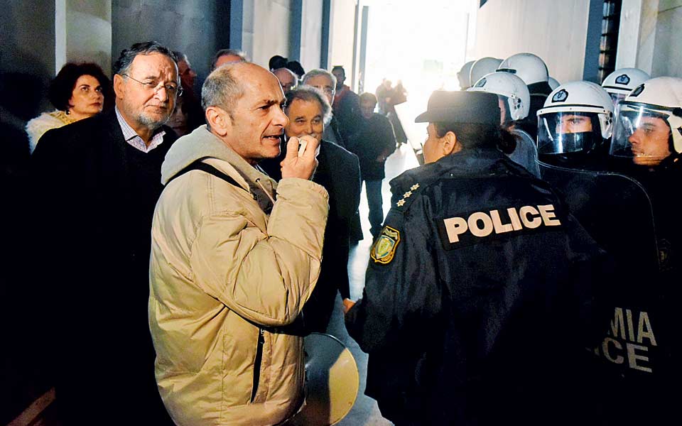 περιχαρακώνουμε-μία-λέξη-2230948