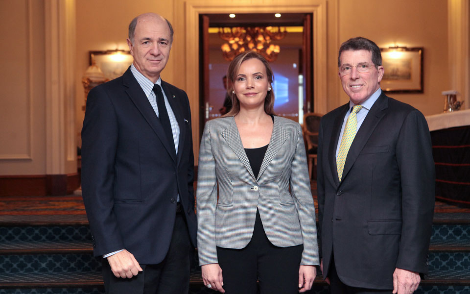 μπομπ-ντάιαμοντ-h-ελλάδα-προσφέρει-εξ-2231390