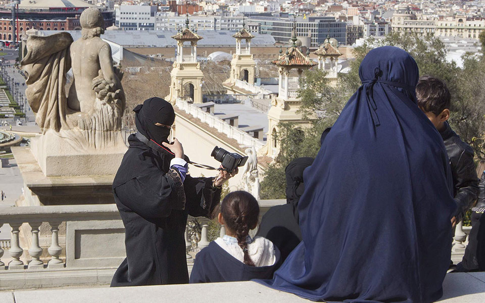 η-δανία-απαγορεύει-τη-μπούρκα-και-το-νι-2231948