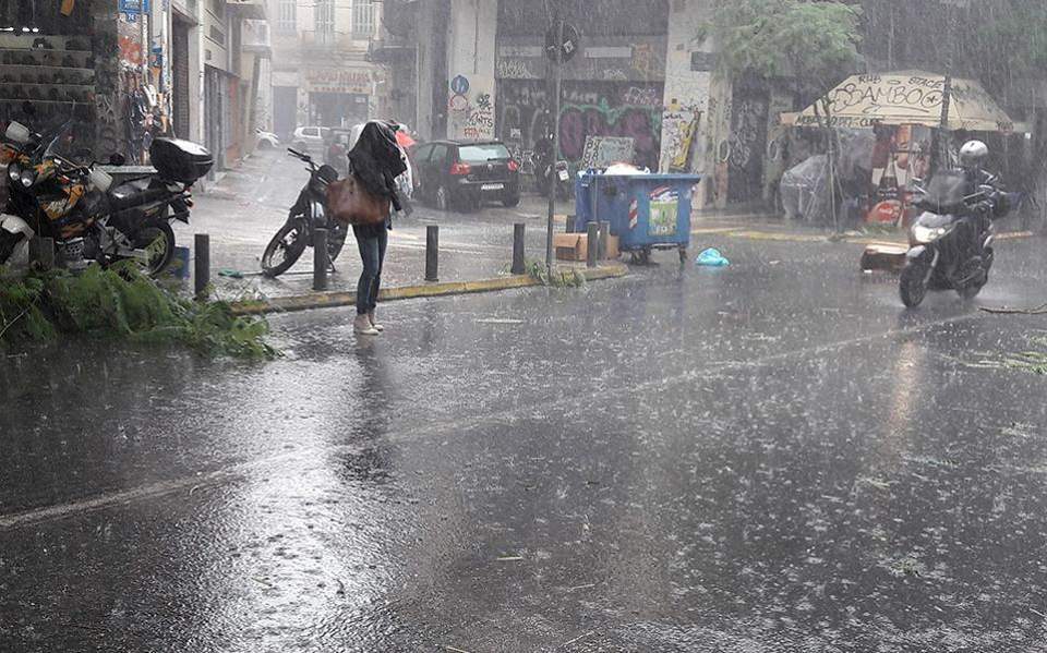 ραγδαία-επιδείνωση-του-καιρού-βροχέ-2235569