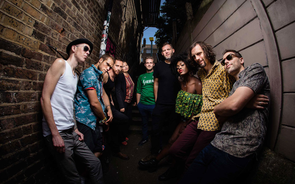 ενα-ποτάμι-φανκ-από-το-λονδίνο-2232558