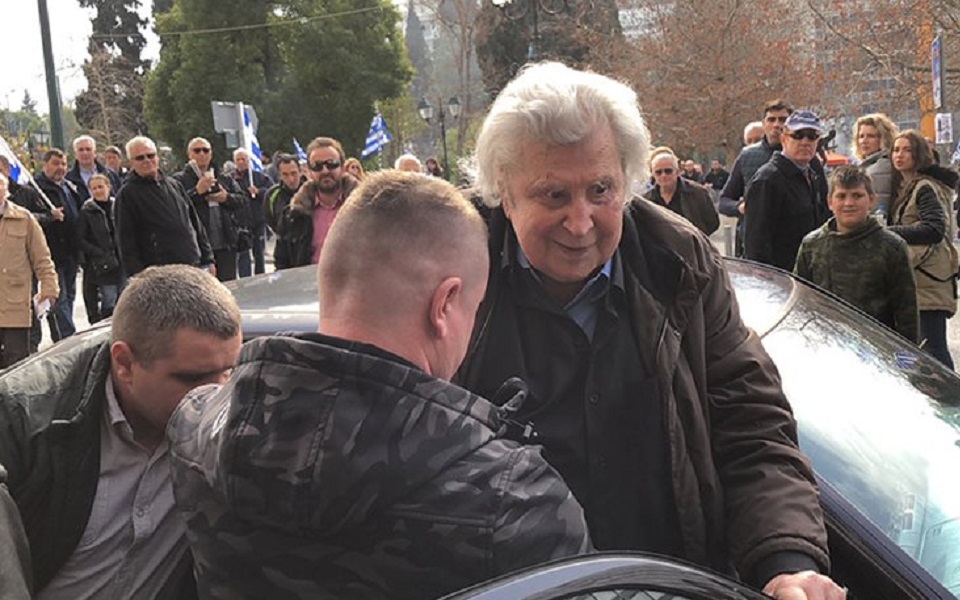 εφτασε-στο-συλλαλητήριο-ο-μίκης-θεοδω-2231492